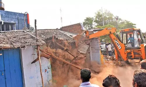 Gollapalli में सरकारी जमीन पर अवैध निर्माण ध्वस्त Gollapalli में सरकारी जमीन पर अवैध निर्माण ध्वस्त