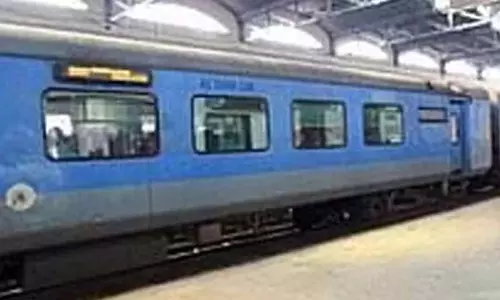 मुंबई-मंगलुरु एक्सप्रेस को आधुनिक LHB कोचों से अपग्रेड किया गया मुंबई-मंगलुरु एक्सप्रेस को आधुनिक LHB कोचों से अपग्रेड किया गया