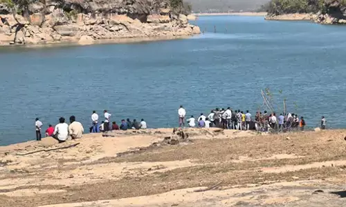 कारोबारी का बेटा लापता, बाइक-चप्पल नदी किनारे मिली