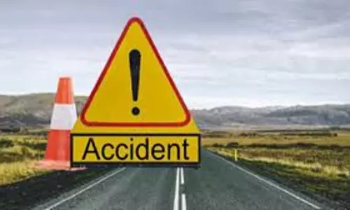 Sahibganj: ट्रैक्टर की चपेट में आकर बाइक सवार की मौत, एक घायल Sahibganj: ट्रैक्टर की चपेट में आकर बाइक सवार की मौत, एक घायल