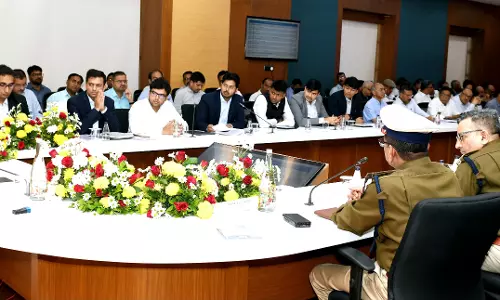 Jaipur: राज्यपाल ने जोधपुर में ली जिलास्तरीय अधिकारियों की बैठक Jaipur: राज्यपाल ने जोधपुर में ली जिलास्तरीय अधिकारियों की बैठक