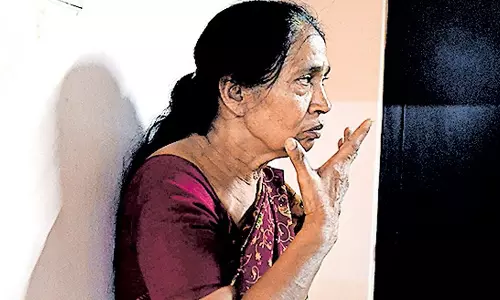Kerala : नशेड़ी ने बुजुर्ग महिला को पांच घंटे तक बंधक बनाकर रखा Kerala : नशेड़ी ने बुजुर्ग महिला को पांच घंटे तक बंधक बनाकर रखा