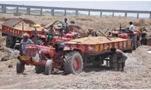 Giridih: डुमरी में नहीं रुक रहा बालू का अवैध करोबार, प्रशासन मौन