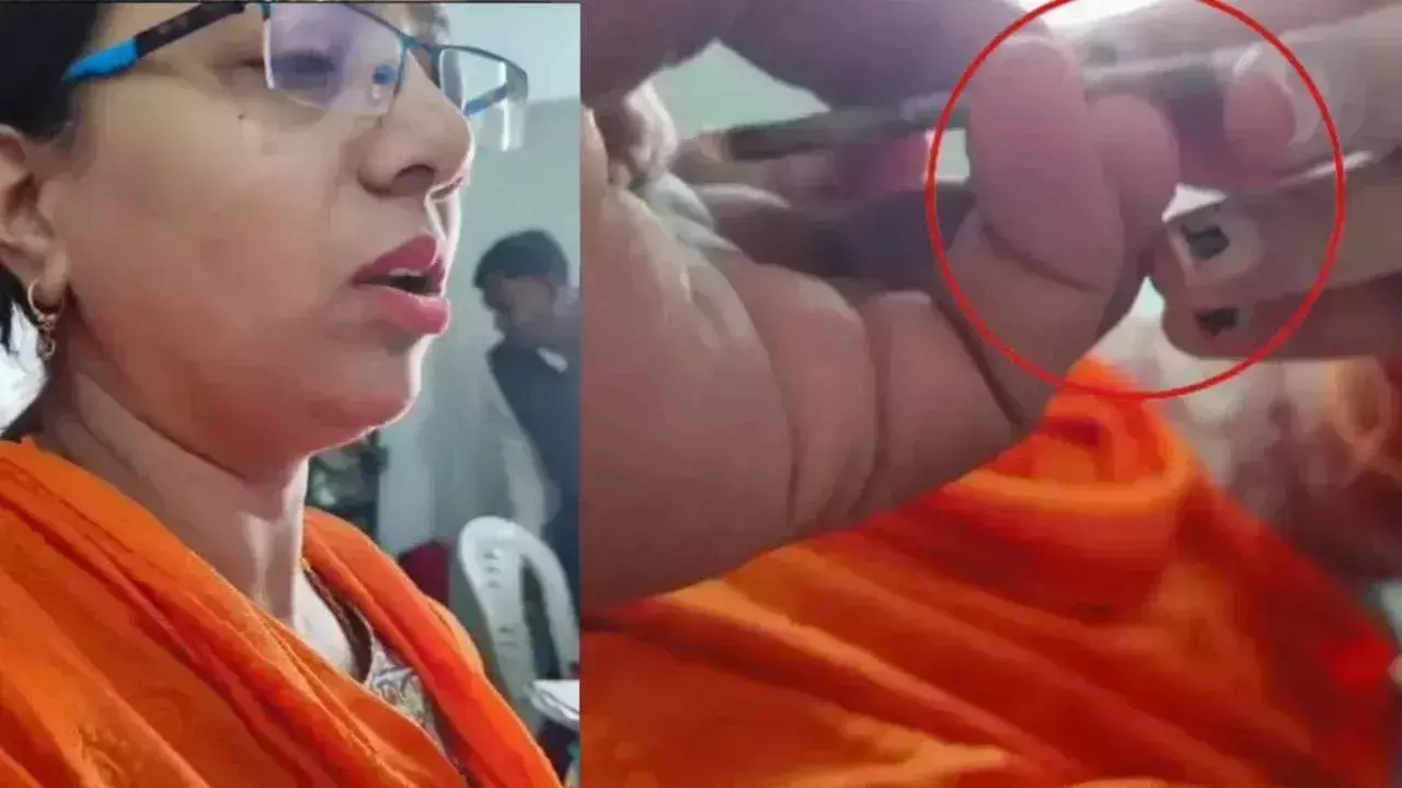 Jaunpur: जन्म प्रमाण पत्र के लिए घूस मांगने वाला लेखपाल निलंबित Jaunpur: जन्म प्रमाण पत्र के लिए घूस मांगने वाला लेखपाल निलंबित