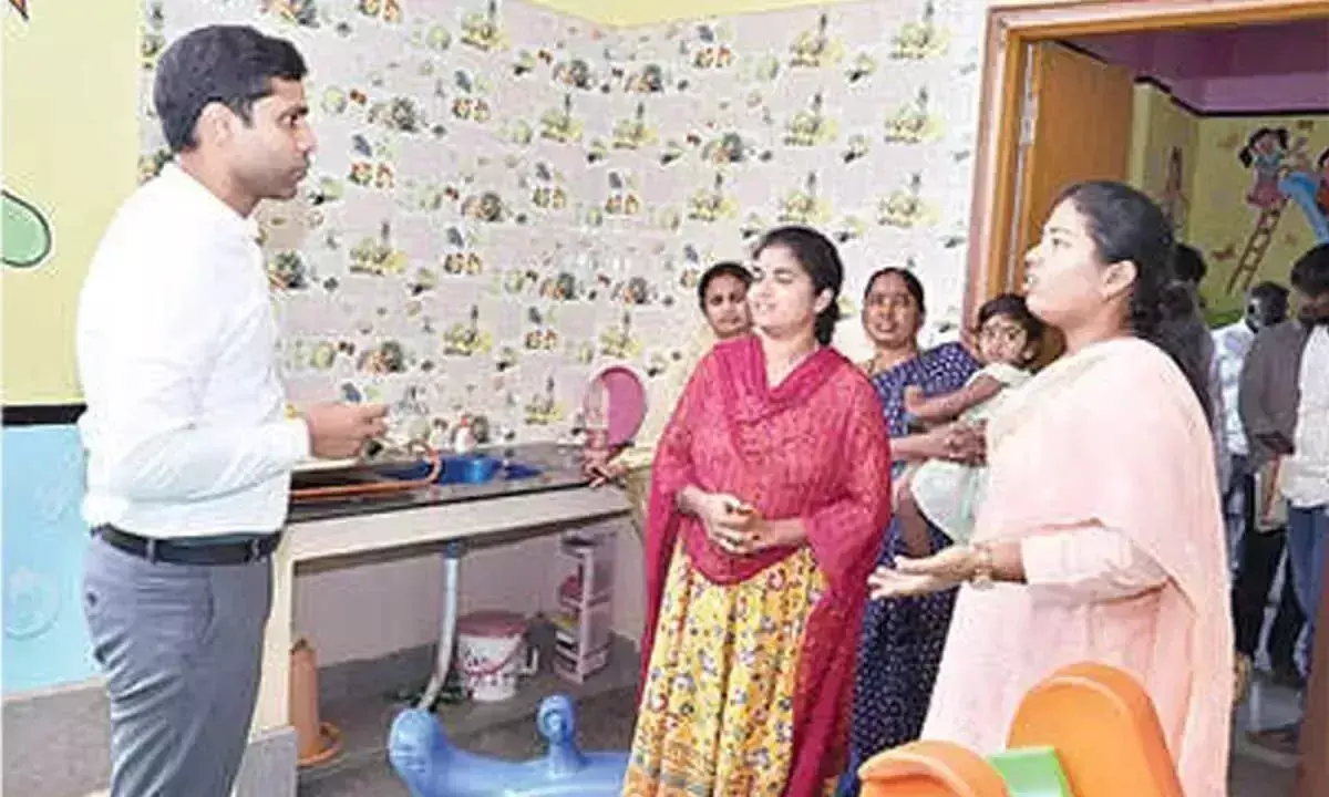 Telangana: जिला कलेक्टर ने कलेक्ट्रेट स्थित शिशुगृह का दौरा किया