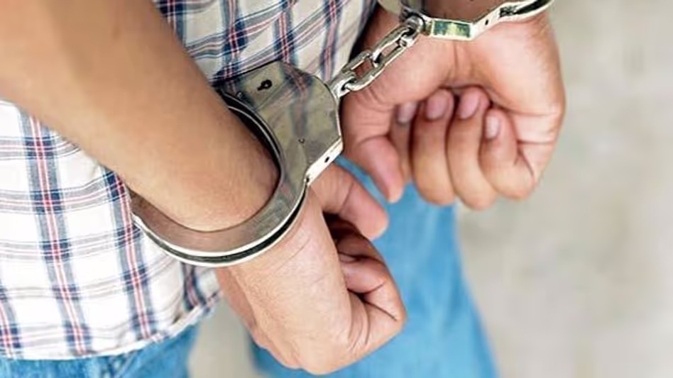 Tripura : अगरतला में बड़े ड्रग रैकेट का भंडाफोड़, आठ गिरफ्तार Tripura : अगरतला में बड़े ड्रग रैकेट का भंडाफोड़, आठ गिरफ्तार