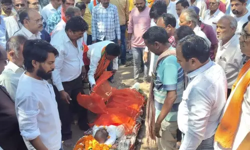 बीजेपी नेता के पिता का निधन, देहदान कर परिजनों ने पेश की मिशाल बीजेपी नेता के पिता का निधन, देहदान कर परिजनों ने पेश की मिशाल