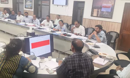 Jalore: जिला कलेक्टर ने विभिन्न विभागों की ली समीक्षा बैठक