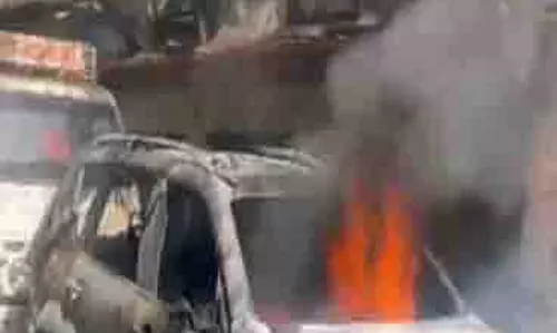 हजरतगंज में मल्टीलेवल पार्किंग में लगी आग, कई गाड़ियां जलकर खाक