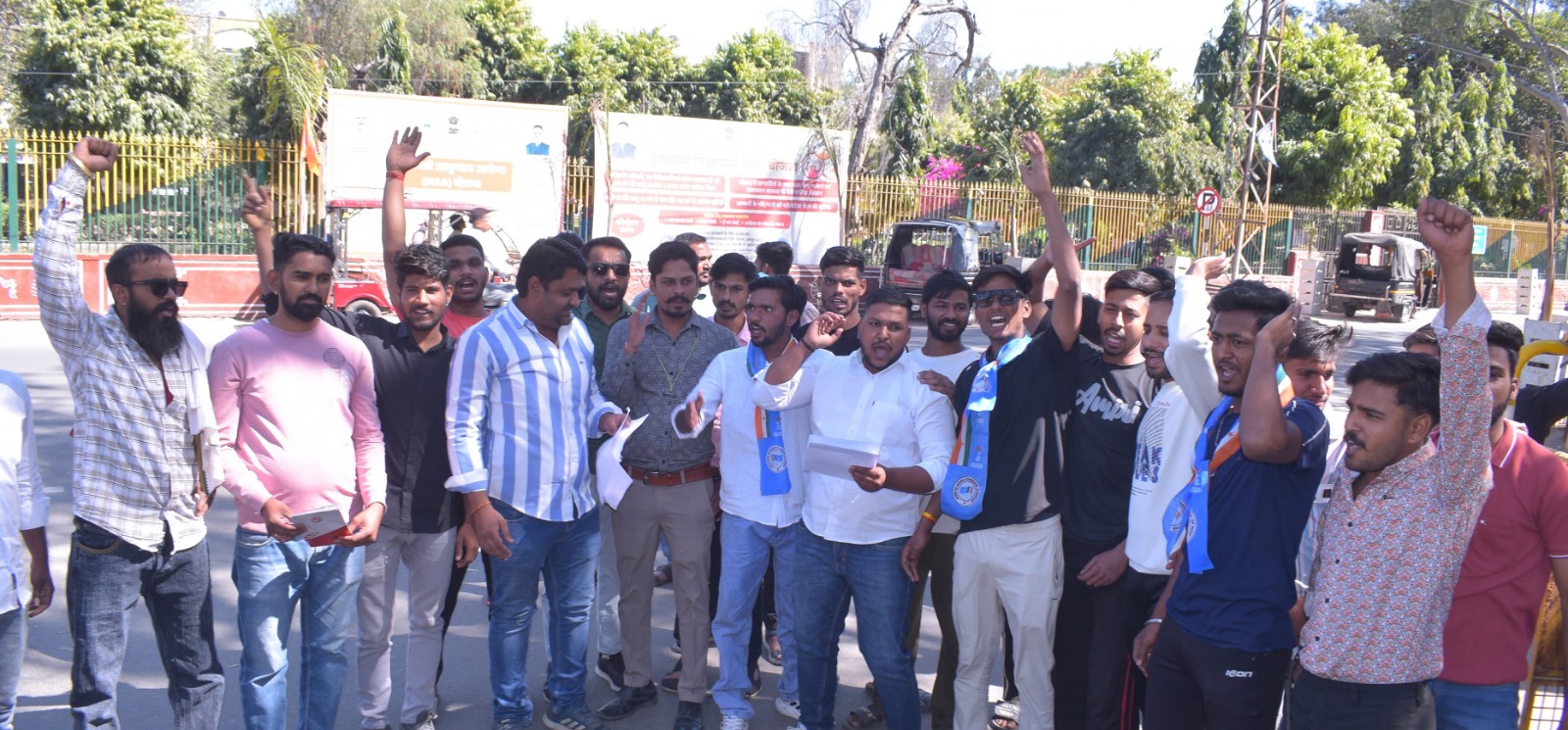 NSUI और सनातन युवा परिषद ने की दुष्कर्मियों को फांसी की मांग, सौंपा ज्ञापन