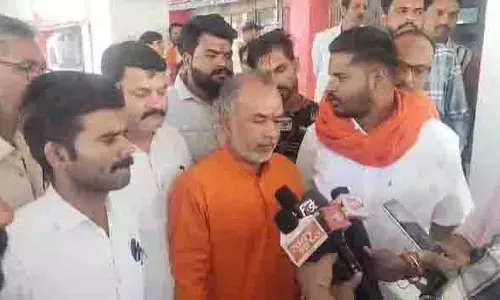 बजरंग दल विश्व हिंदू परिषद के नेताओं कार्यकर्ताओं ने किया कलेक्ट्रेटभवन का घेराव बजरंग दल विश्व हिंदू परिषद के नेताओं कार्यकर्ताओं ने किया कलेक्ट्रेटभवन का घेराव