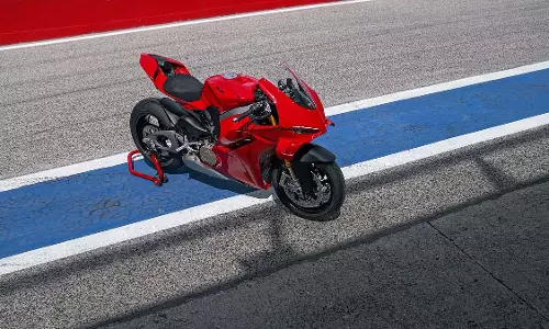 Ducati ने भारत में 2025 पैनिगेल वी4 लॉन्च की – कीमत 29.99 लाख से शुरू