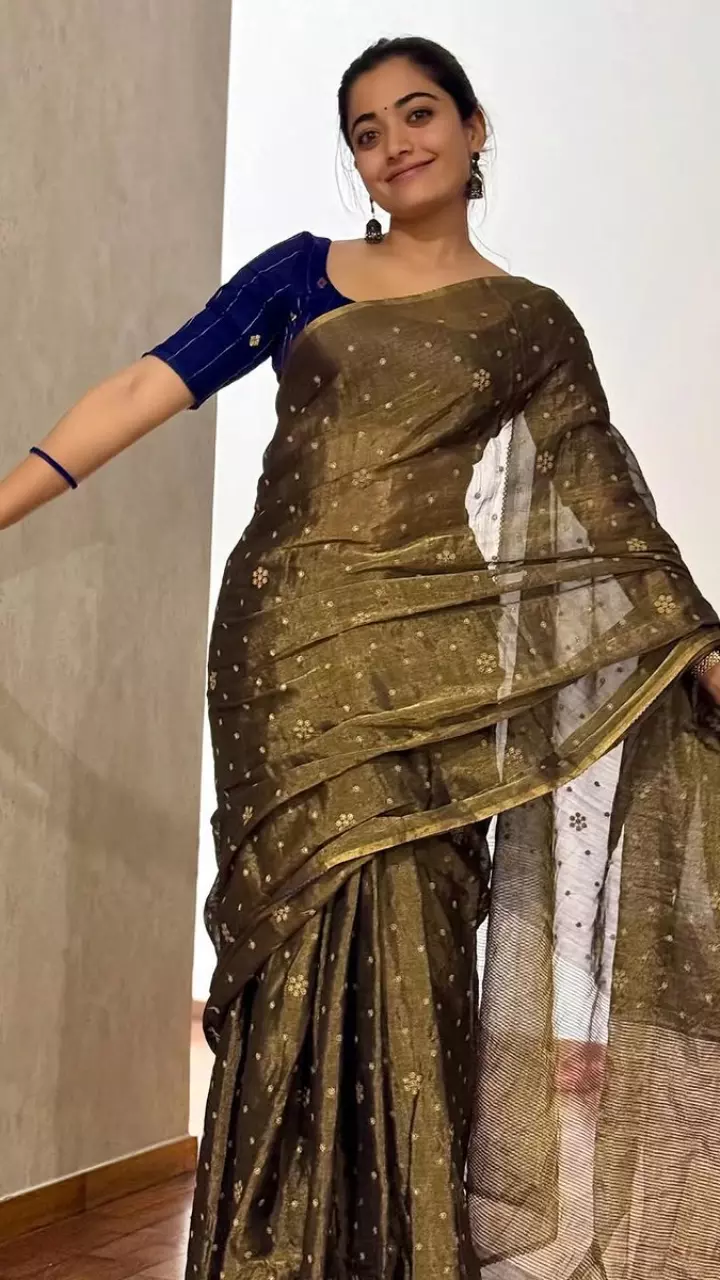 साड़ी में खूबसूरत लगी रश्मिका मंदाना