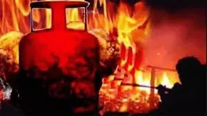 Mp News: रील बनाने के लिए महिला ने पूरे कमरे में भर दी गैस, लाइट ऑन करते ही हुआ धमाका Mp News: रील बनाने के लिए महिला ने पूरे कमरे में भर दी गैस, लाइट ऑन करते ही हुआ धमाका