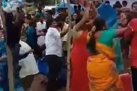 UP News: शादी समारोह के दौरान दो गुटों में झड़प, 7 लोग घायल UP News: शादी समारोह के दौरान दो गुटों में झड़प, 7 लोग घायल
