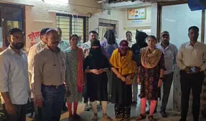 उल्हासनगर में क्राइम ब्रांच ने दो बांग्लादेशी महिलाओं को किया गिरफ्तार, पनाह देने वाले दो लोगों को भी पकड़ा उल्हासनगर में क्राइम ब्रांच ने दो बांग्लादेशी महिलाओं को किया गिरफ्तार, पनाह देने वाले दो लोगों को भी पकड़ा
