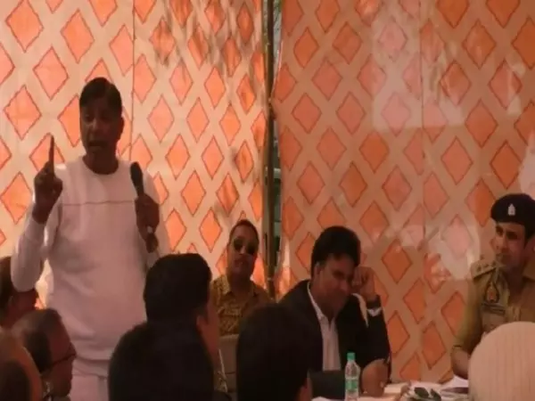 साल में 52 जुम्मे की नमाज, लेकिन होली सिर्फ़ एक, असहज होने पर घर के अंदर रहें: Sambhal CO साल में 52 जुम्मे की नमाज, लेकिन होली सिर्फ़ एक, असहज होने पर घर के अंदर रहें: Sambhal CO