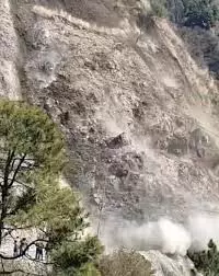 Chamba : 60 पंचायतों को जोड़ने वाली तीसा मुख्य सड़क देर रात बहाल Chamba : 60 पंचायतों को जोड़ने वाली तीसा मुख्य सड़क देर रात बहाल