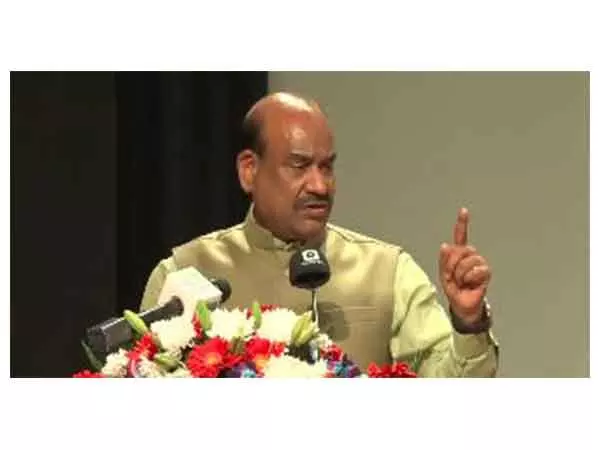 Lok Sabha अध्यक्ष ने कहा- भारतीय युवा नवाचारों में अग्रणी होंगे और वैश्विक मंच पर शोध में अग्रणी भूमिका निभाएंगे Lok Sabha अध्यक्ष ने कहा- भारतीय युवा नवाचारों में अग्रणी होंगे और वैश्विक मंच पर शोध में अग्रणी भूमिका निभाएंगे