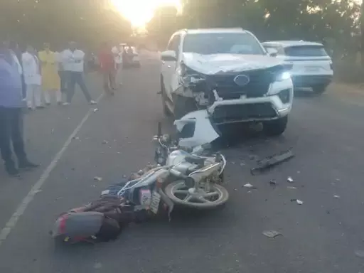 विधायक रहे नेता की कार ने ली बाइक सवार की जान विधायक रहे नेता की कार ने ली बाइक सवार की जान