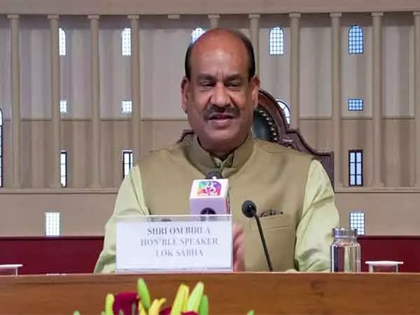 भारतीय संविधान राष्ट्र के लिए मार्गदर्शक प्रकाश है: लोकसभा अध्यक्ष Om Birla भारतीय संविधान राष्ट्र के लिए मार्गदर्शक प्रकाश है: लोकसभा अध्यक्ष Om Birla