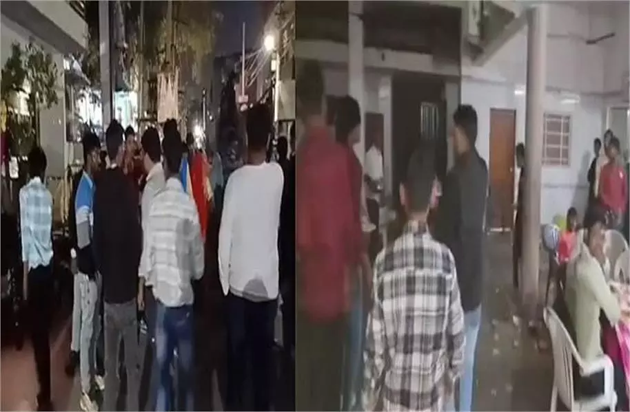 Haryana : अंगूठी पहनाने की रस्म के दौरान अफरा-तफरी Haryana : अंगूठी पहनाने की रस्म के दौरान अफरा-तफरी