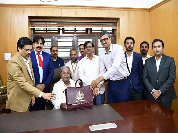 Karnataka के मुख्यमंत्री सिद्धारमैया ने राज्य का बजट पेश किया Karnataka के मुख्यमंत्री सिद्धारमैया ने राज्य का बजट पेश किया