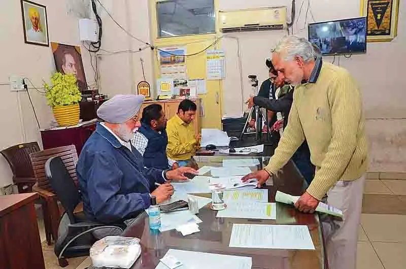 Jalandhar में सभी 6 तहसीलदार, 12 नायब तहसीलदार पदमुक्त Jalandhar में सभी 6 तहसीलदार, 12 नायब तहसीलदार पदमुक्त