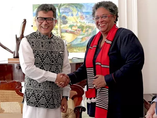 विदेश राज्य मंत्री ने बारबाडोस की PM मिया मोटली से मुलाकात की विदेश राज्य मंत्री ने बारबाडोस की PM मिया मोटली से मुलाकात की