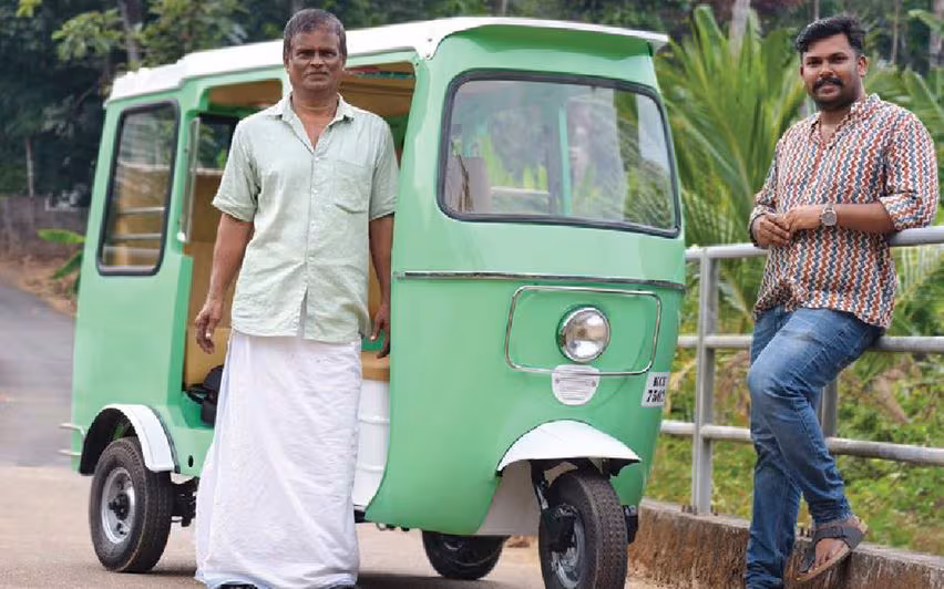Kerala : पिता की पुरानी इच्छा को पूरा करने में मदद करता है आदमी Kerala : पिता की पुरानी इच्छा को पूरा करने में मदद करता है आदमी