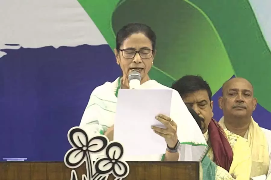 Trinamool सोमवार से शुरू हो रहे संसद सत्र में मतदाता सूची पर लड़ाई लड़ने को तैयार Trinamool सोमवार से शुरू हो रहे संसद सत्र में मतदाता सूची पर लड़ाई लड़ने को तैयार