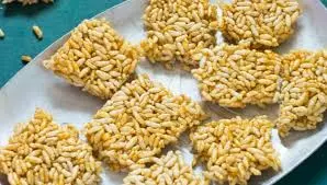Puffed rice chikki बाजार से लाने के बजाय घर पर ही बनाएं Puffed rice chikki बाजार से लाने के बजाय घर पर ही बनाएं