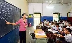 Telangana: प्राइवेट स्कूलों ने बिना मंजूरी के 15% फीस बढ़ोतरी की मांग की Telangana: प्राइवेट स्कूलों ने बिना मंजूरी के 15% फीस बढ़ोतरी की मांग की