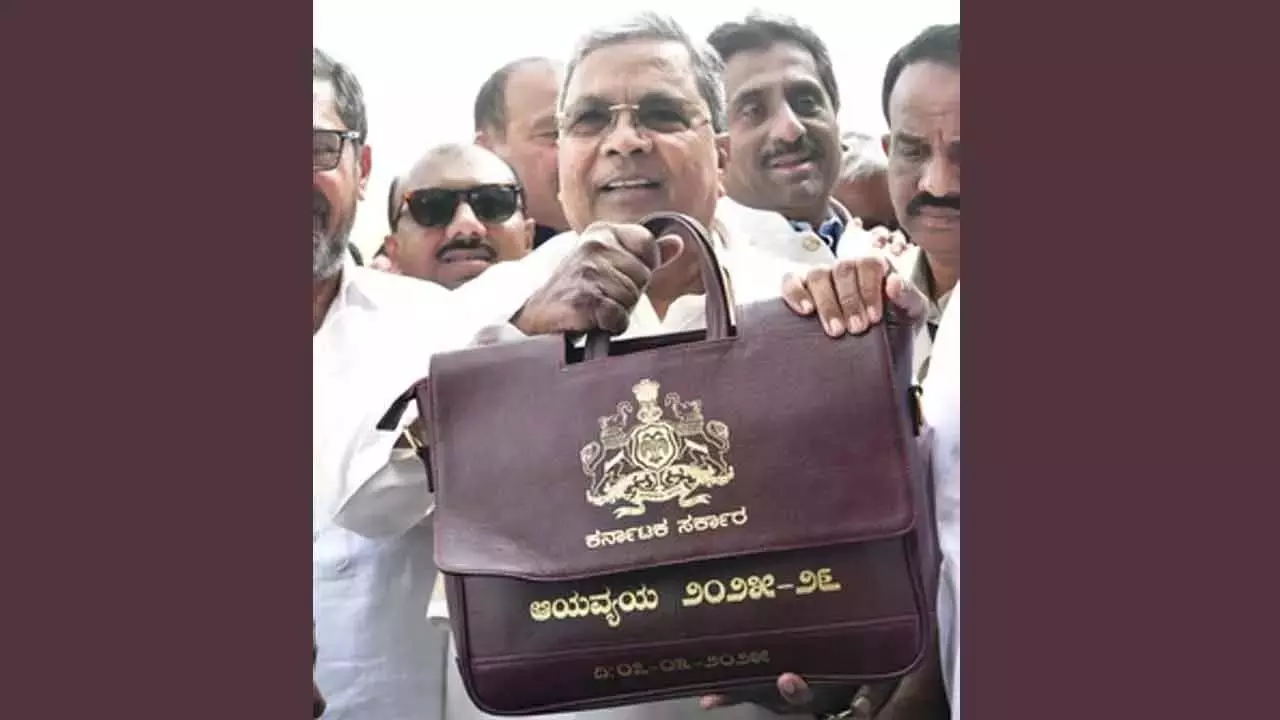 Karnataka में कांग्रेस सरकार ने पांच गारंटियों के लिए 51,034 करोड़ रुपये आवंटित किए Karnataka में कांग्रेस सरकार ने पांच गारंटियों के लिए 51,034 करोड़ रुपये आवंटित किए