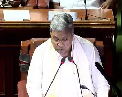 कर्नाटक के CM ने सार्वजनिक निर्माण अनुबंधों में मुसलमानों के लिए 4% आरक्षण की घोषणा की कर्नाटक के CM ने सार्वजनिक निर्माण अनुबंधों में मुसलमानों के लिए 4% आरक्षण की घोषणा की
