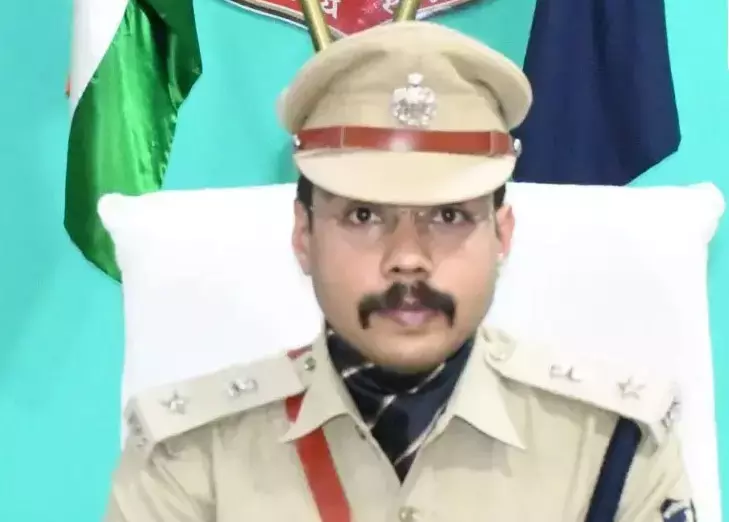 कई परिवारों को नक्सल धमकी, एसपी ने दिलाई सुरक्षा कई परिवारों को नक्सल धमकी, एसपी ने दिलाई सुरक्षा