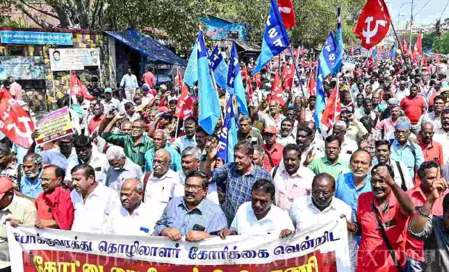 Tamil Nadu : परिवहन यूनियनों ने सचिवालय तक विरोध मार्च निकाला Tamil Nadu : परिवहन यूनियनों ने सचिवालय तक विरोध मार्च निकाला