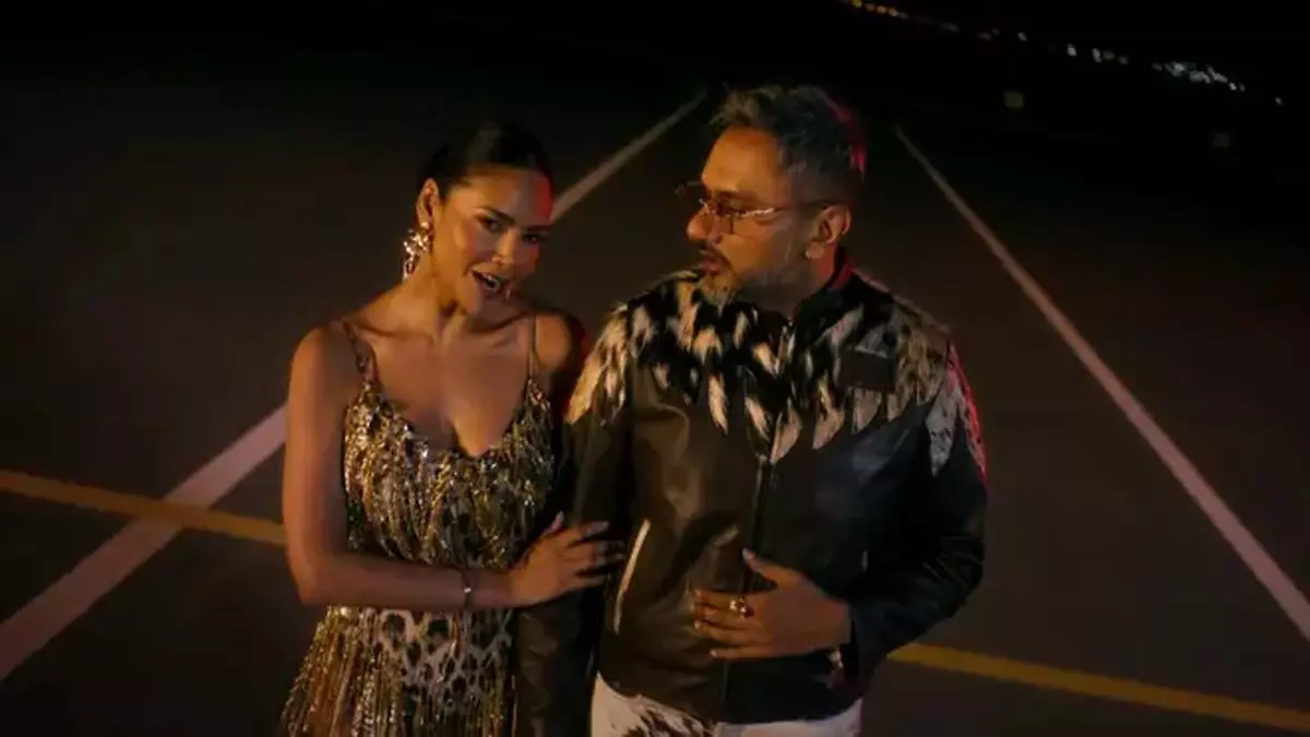 Yo Yo हनी सिंह मैनियाक गाने पर विवाद, अभिनेत्री नीतू चंद्रा ने गाने के बोल पर जताई आपत्ति Yo Yo हनी सिंह मैनियाक गाने पर विवाद, अभिनेत्री नीतू चंद्रा ने गाने के बोल पर जताई आपत्ति