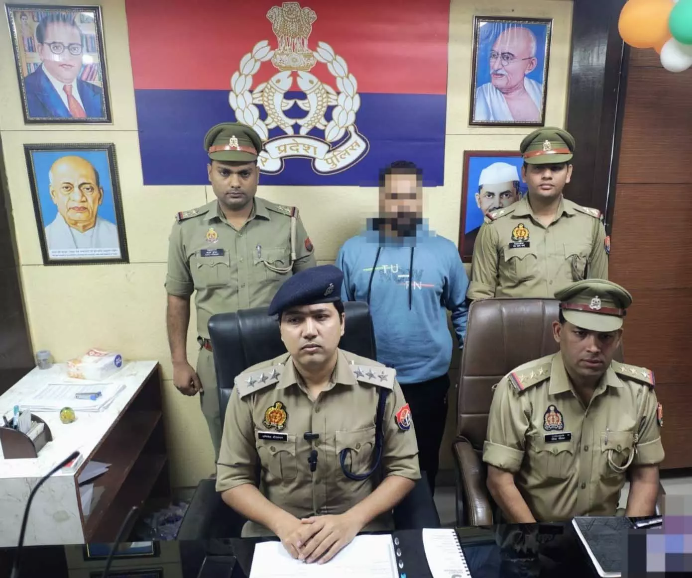 पुलिस ने हनी ट्रैप में फसाकर रंगदारी मांगने वाले आरोपी को किया गिरफ्तार पुलिस ने हनी ट्रैप में फसाकर रंगदारी मांगने वाले आरोपी को किया गिरफ्तार