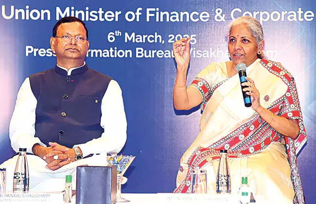 Nirmala Sitharaman : निर्यातकों के हितों को प्राथमिकता दी जा रही Nirmala Sitharaman : निर्यातकों के हितों को प्राथमिकता दी जा रही