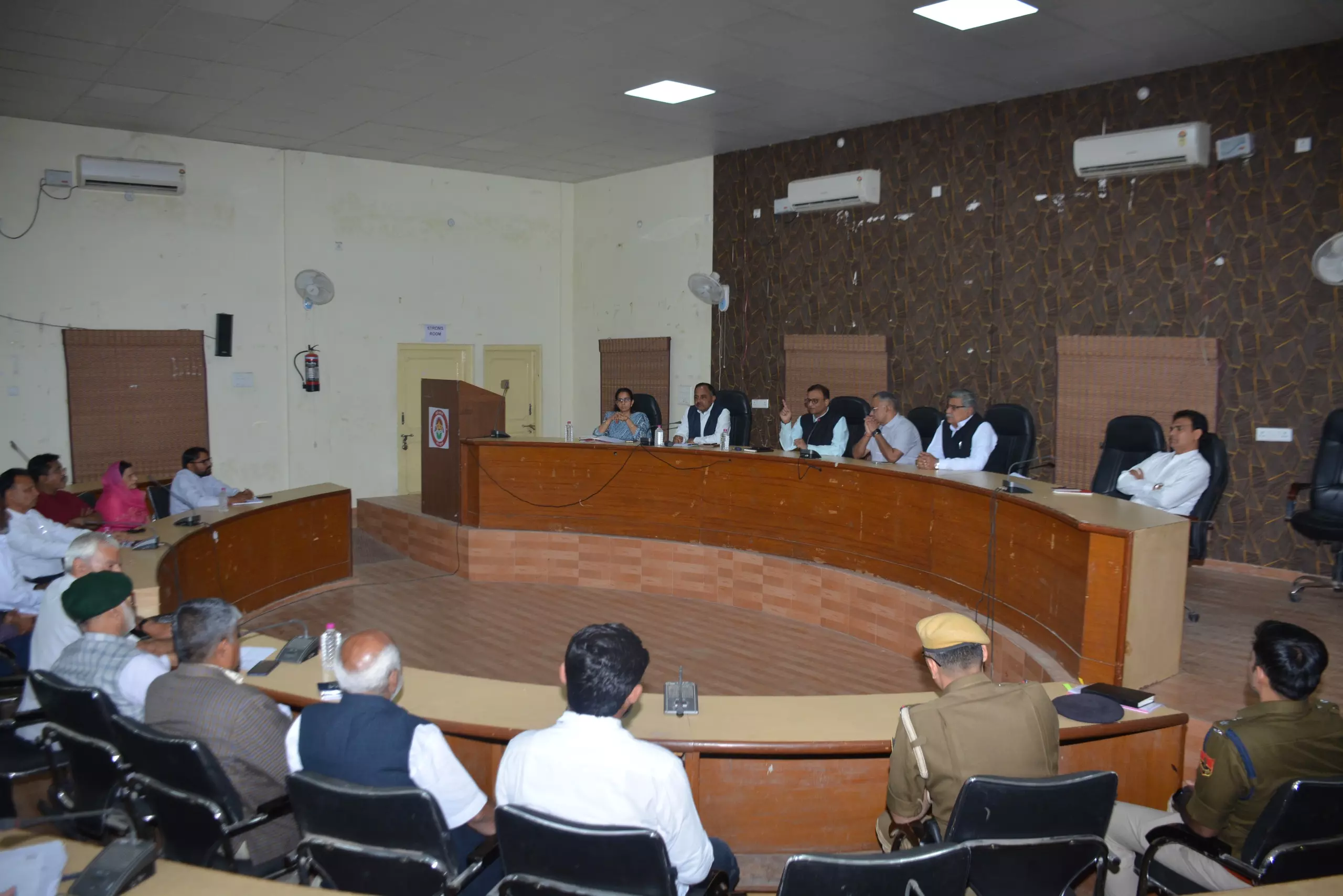 Sikar: होली को लेकर शांति समिति की बैठक आयोजित Sikar: होली को लेकर शांति समिति की बैठक आयोजित