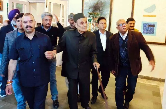 डॉ. करण सिंह ने कला केंद्र में ‘J&K कला प्रदर्शनी’ का उद्घाटन किया डॉ. करण सिंह ने कला केंद्र में ‘J&K कला प्रदर्शनी’ का उद्घाटन किया