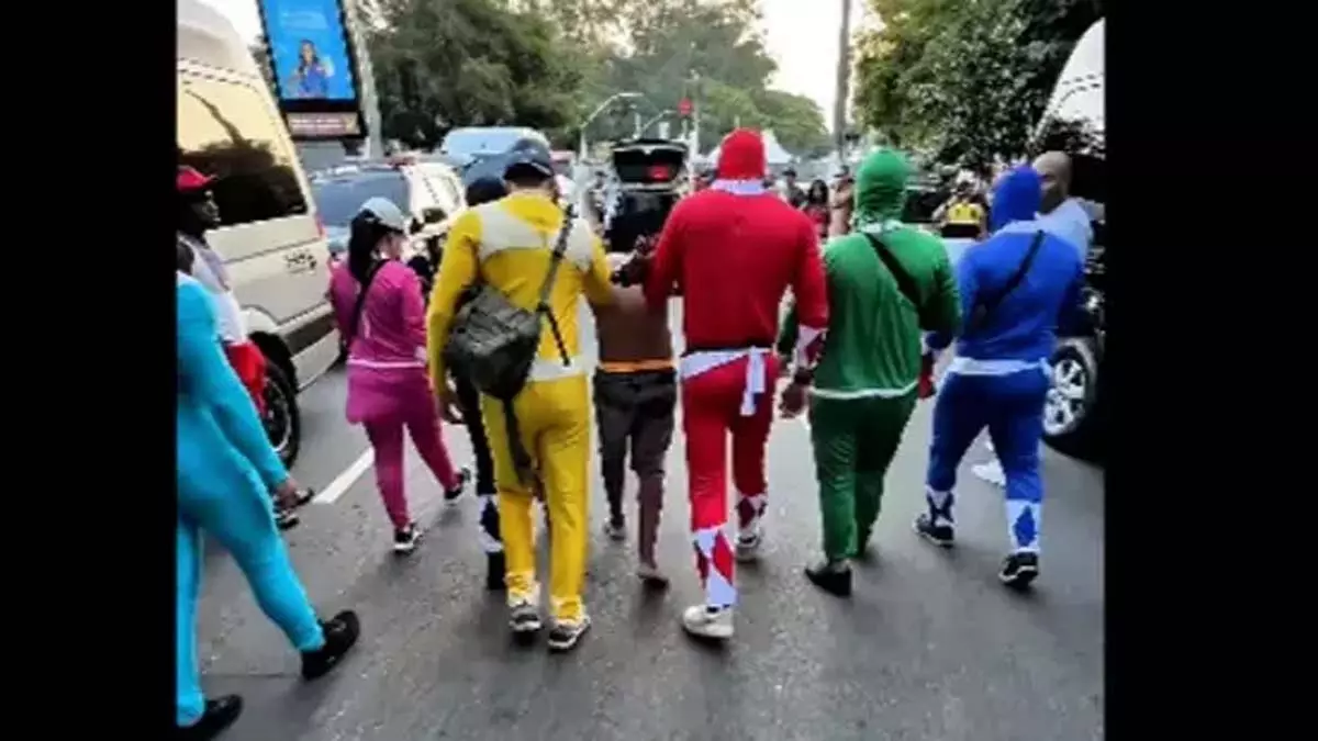 जेबकतरों को पकड़ने के लिए पावर रेंजर्स बनी पुलिस, देखें वायरल VIDEO जेबकतरों को पकड़ने के लिए पावर रेंजर्स बनी पुलिस, देखें वायरल VIDEO