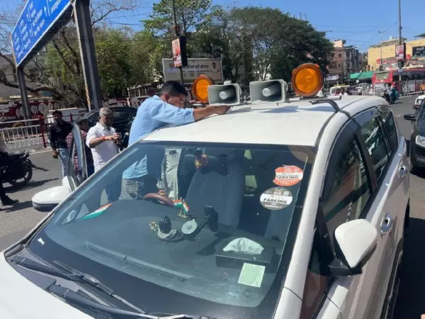 MP पुलिस ने हूटर, फ्लैश लाइट, VIP स्टिकर का दुरुपयोग करने वाले निजी वाहनों के खिलाफ कार्रवाई तेज कर दी MP पुलिस ने हूटर, फ्लैश लाइट, VIP स्टिकर का दुरुपयोग करने वाले निजी वाहनों के खिलाफ कार्रवाई तेज कर दी