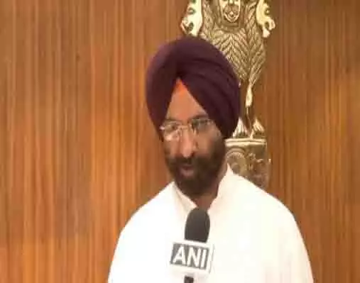 दिल्ली के मंत्री सिरसा ने LG VK सक्सेना के साथ प्रदूषण और अपशिष्ट प्रबंधन चिंताओं पर चर्चा की दिल्ली के मंत्री सिरसा ने LG VK सक्सेना के साथ प्रदूषण और अपशिष्ट प्रबंधन चिंताओं पर चर्चा की