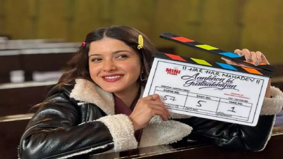शनाया कपूर ने आंखों की गुस्ताखियां के सेट से शेयर की BTS तस्वीरें शनाया कपूर ने आंखों की गुस्ताखियां के सेट से शेयर की BTS तस्वीरें