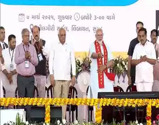 प्रधानमंत्री मोदी ने PMGKAY के तहत मुफ्त लाभ वितरण कार्यक्रम का किया उद्घाटन प्रधानमंत्री मोदी ने PMGKAY के तहत मुफ्त लाभ वितरण कार्यक्रम का किया उद्घाटन
