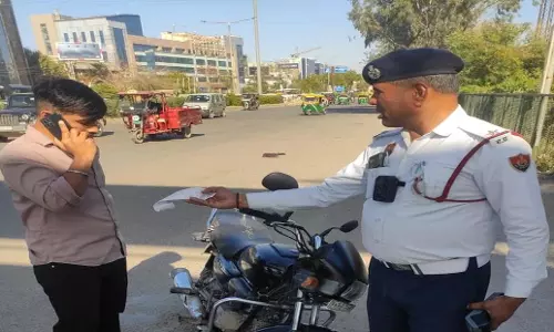 Haryana: बिना हेलमेट वाहन चलाने पर 51 हजार वाहन चालकों पर जुर्माना Haryana: बिना हेलमेट वाहन चलाने पर 51 हजार वाहन चालकों पर जुर्माना