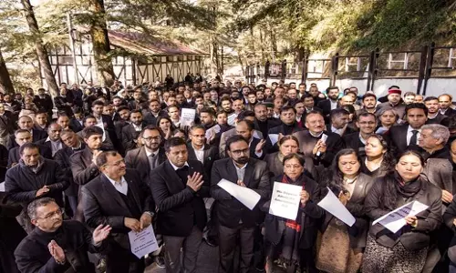 शिमला में एडवोकेट एक्ट में प्रस्तावित बदलाव के खिलाफ विरोध प्रदर्शन