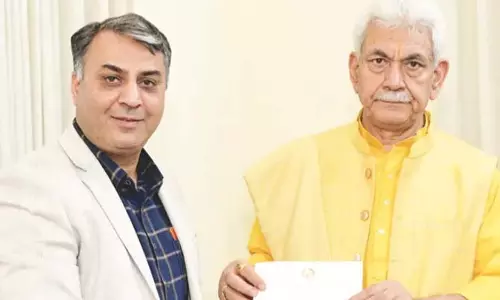 केसीसीआई अध्यक्ष ने एलजी से मुलाकात की, व्यापार से जुड़े कई मुद्दों पर चर्चा की केसीसीआई अध्यक्ष ने एलजी से मुलाकात की, व्यापार से जुड़े कई मुद्दों पर चर्चा की